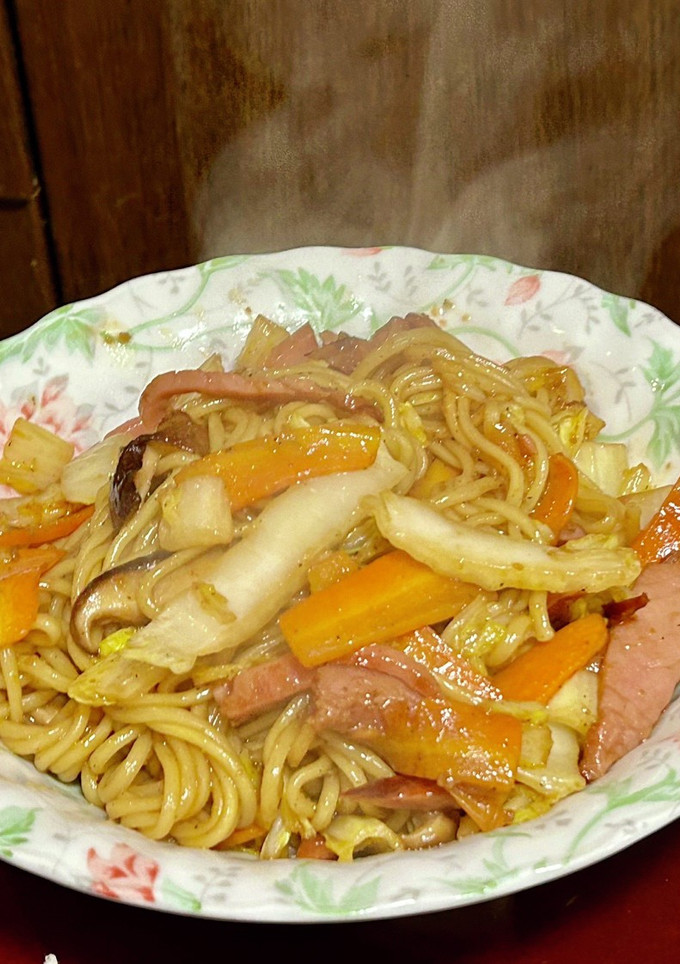白菜とソーセージの焼きそば・焼肉のタレで-レシピのメイン写真