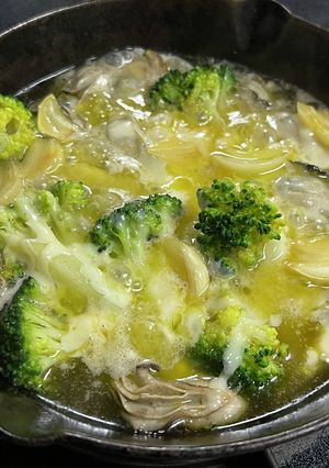 牡蠣とブロッコリーのチーズアヒージョ-レシピのメイン写真