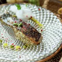 รูปของ 鯛のポワレ煎茶締め オランディーズソース