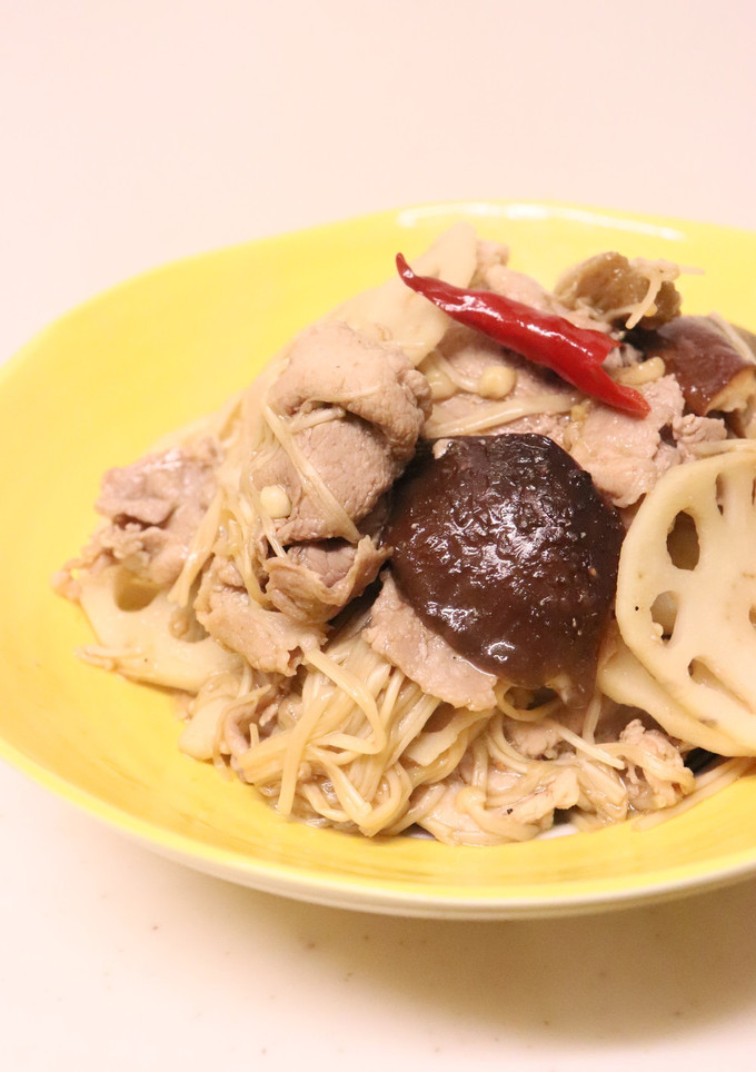 豚肉エノキタケ生しいたけ蓮根の甘辛炒め-レシピのメイン写真