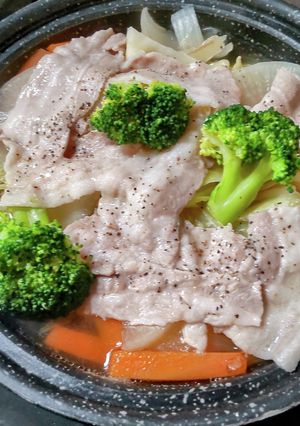 タジン鍋で野菜色々蒸し～冷蔵庫掃除に♡-レシピのメイン写真