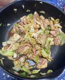 簡単！鶏モモキャベツうなぎケチャップ炒め