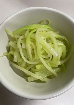ブロッコリーの茎のペペロンチーノ炒め-レシピのメイン写真