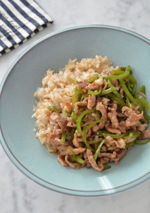 玄米ゼンライスと食べる青椒肉絲丼-レシピのメイン写真