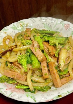 菜の花とランチョンミートの焼きうどん-レシピのメイン写真