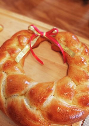 クリスマスに　リースパン-レシピのメイン写真