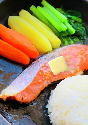 レンチンで！鮭バターガーリックプレート♡-レシピのメイン写真