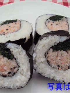 いちご形飾り巻きずし-レシピのメイン写真