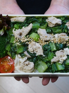 レンジde小松菜と豚肉のにんにく丼弁当-レシピのメイン写真