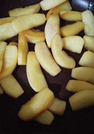 材料2つ ラカントで煮りんご-レシピのメイン写真