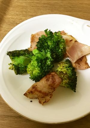 食日記/ベーコンと焼きブロッコリー-レシピのメイン写真