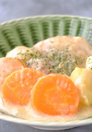 〈くらし薬膳〉鶏肉と人参のミルク煮-レシピのメイン写真
