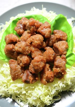 豚かしら肉の唐揚げ(たっぷりキャベツ)-レシピのメイン写真