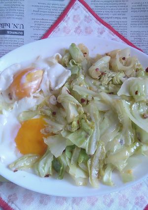 W目玉焼き春キャベツ玉ねぎのアヒージョ炒-レシピのメイン写真