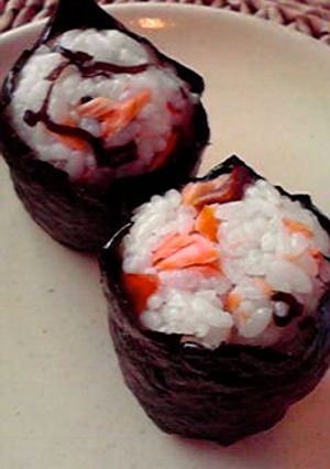 鮭と塩こんぶの海の幸おにぎり-レシピのメイン写真