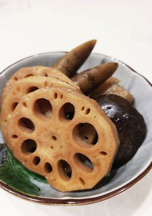 向こうが見えるレンコンの「筑前煮」風-レシピのメイン写真