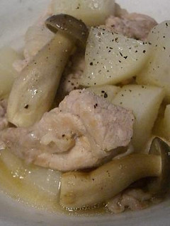 黒胡椒がぴりっ☆中華スープの色白大根炊き-レシピのメイン写真