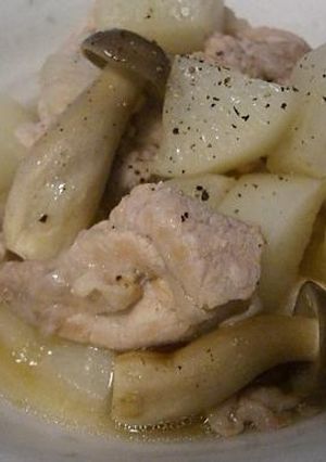 黒胡椒がぴりっ☆中華スープの色白大根炊き-レシピのメイン写真