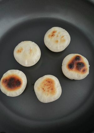 お餅をフライパンで焼いてみた-レシピのメイン写真