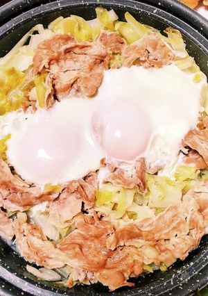 フライパンで蒸すだけ♪豚バラ白菜目玉焼き-レシピのメイン写真