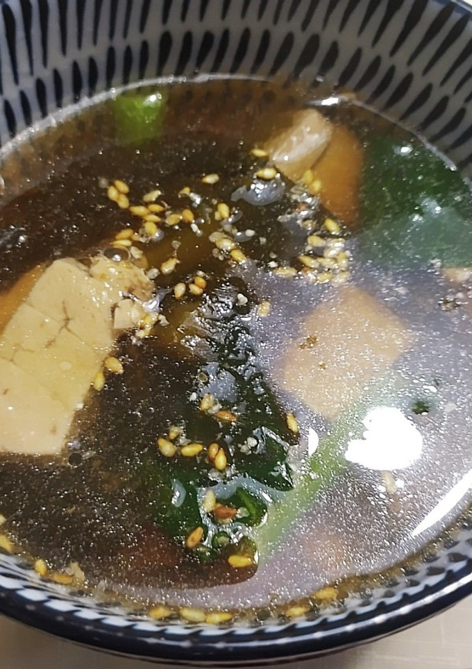 簡単！刺し身とワカメのお吸い物-レシピのメイン写真