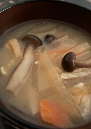 大根・油揚げ・人参・しめじのみそ汁-レシピのメイン写真