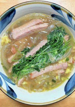 ロースハムと玉ネギと豆苗で即席春雨スープ-レシピのメイン写真