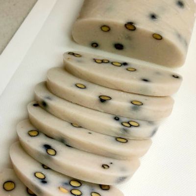 黒豆餅 黒豆とお餅が大変身。 レンジで簡単「黒豆大福」 - YouTube