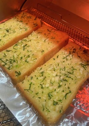 我が家特性ガーリックトースト-レシピのメイン写真