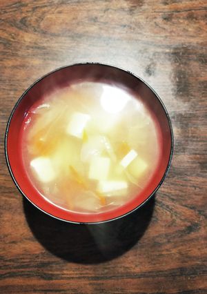 キャベツと人参とお豆腐のお味噌汁-レシピのメイン写真