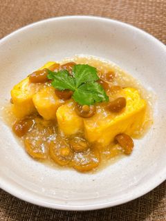 卵焼きに♪塩麹なめこあんかけ-レシピのメイン写真