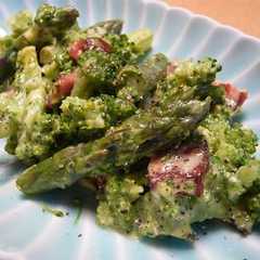 รูปของ 野菜とソーセージのカルボナーラサラダ♪