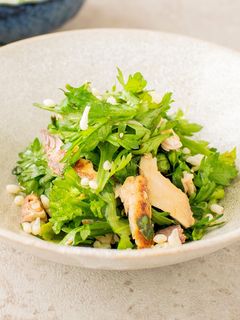 ごま油香る♪さばと春菊の塩こうじサラダ-レシピのメイン写真