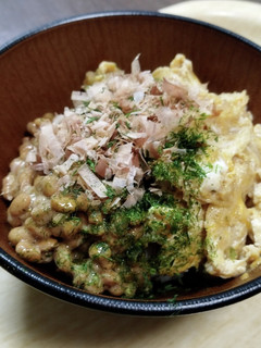 納豆と炒り卵の二色丼-レシピのメイン写真