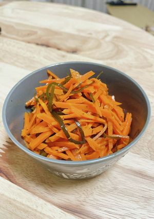 振って振って☆人参の塩昆布炒め-レシピのメイン写真
