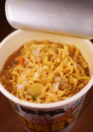 深夜飯💀🌙カップ麺アレンジ(カレー味)🍜-レシピのメイン写真