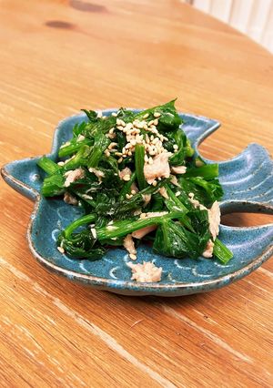 ツナ缶とセロリの葉っぱ炒め-レシピのメイン写真