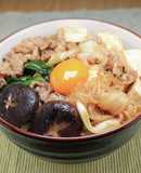 すき焼き牛丼（真冬に食べたい熱々の牛丼）