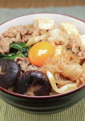 すき焼き牛丼（真冬に食べたい熱々の牛丼）-レシピのメイン写真