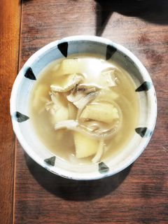 揚げと舞茸と玉ねぎのお味噌汁-レシピのメイン写真