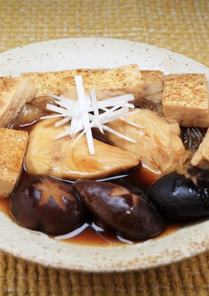 メカジキと焼き豆腐と椎茸と結び白滝の煮物-レシピのメイン写真