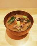 豚肉と葉にんにくのかんたん味噌汁