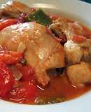 簡単、赤ピーマンと鶏肉のトマト煮