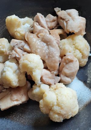 とっても簡単★鶏肉とカリフラワーの煮付け-レシピのメイン写真