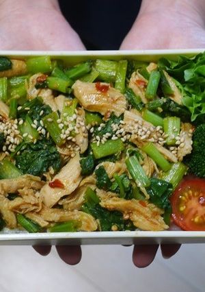 ピリ辛味噌の小松菜と鶏ささみの丼弁当-レシピのメイン写真
