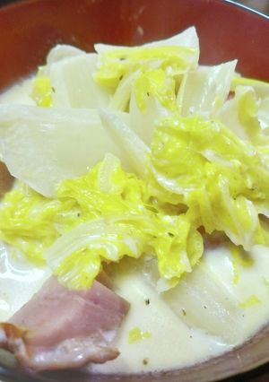 白菜とベーコンの牛乳たっぷりスープ-レシピのメイン写真