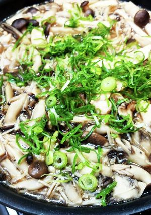 超簡単!きのこと鶏もも肉の中華風鍋!-レシピのメイン写真