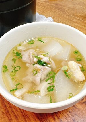 塩出汁で♪鶏もも肉と大根の旨だしスープ-レシピのメイン写真
