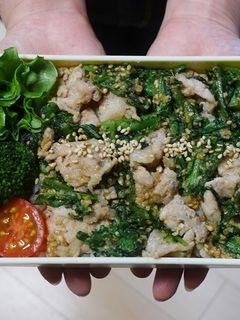 レンジで簡単★豚肉と春菊のごま和え丼弁当-レシピのメイン写真