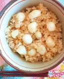 梅肉がアクセント♪　ゆり根の炊き込みご飯